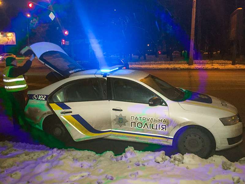 В Киеве на Соломенке в такси Uber влетел Renault В Киеве на Соломенке в такси Uber влетел Renault