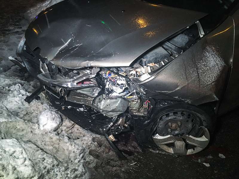 В Киеве на Соломенке в такси Uber влетел Renault В Киеве на Соломенке в такси Uber влетел Renault
