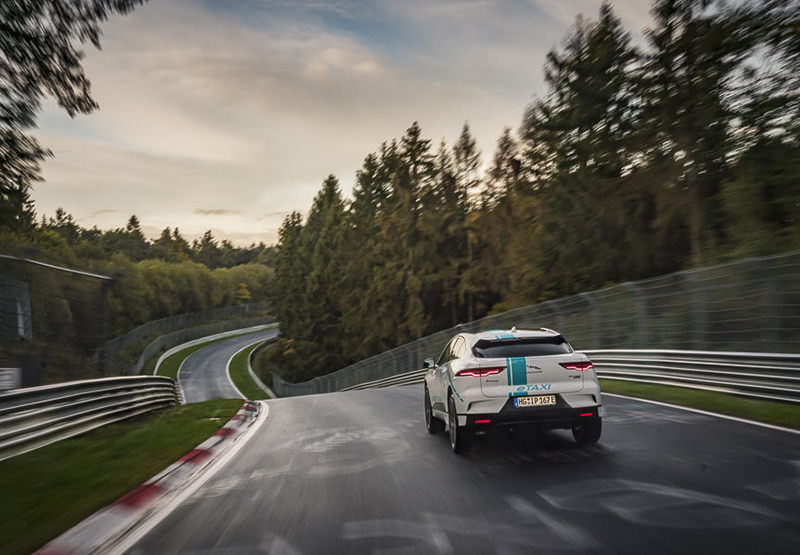 Jaguar I-Pace превратили в первое в мире гоночное такси на батарейках Jaguar I-Pace превратили в первое в мире гоночное такси на батарейках